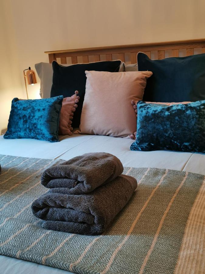 Eldon Row - Stylish Character Apartments - Central Location 1 & 2 Bed Available Dolgellau Ngoại thất bức ảnh