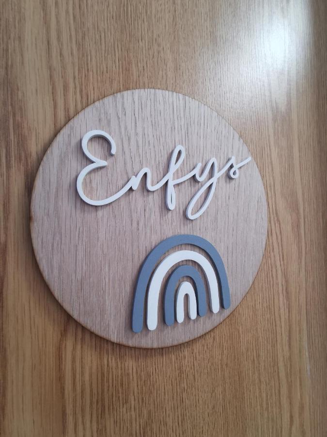 Eldon Row - Stylish Character Apartments - Central Location 1 & 2 Bed Available Dolgellau Ngoại thất bức ảnh