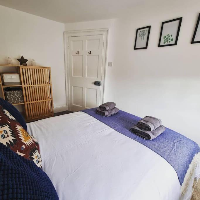 Eldon Row - Stylish Character Apartments - Central Location 1 & 2 Bed Available Dolgellau Ngoại thất bức ảnh