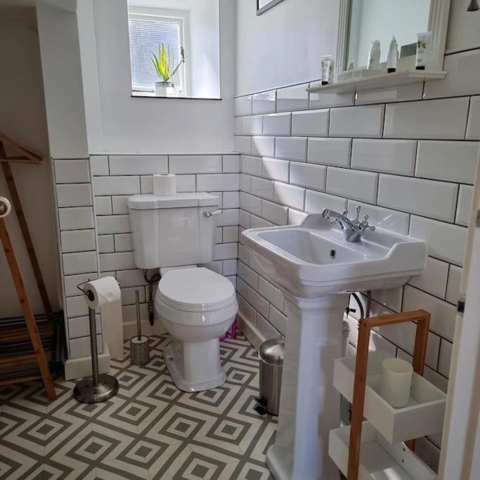 Eldon Row - Stylish Character Apartments - Central Location 1 & 2 Bed Available Dolgellau Ngoại thất bức ảnh