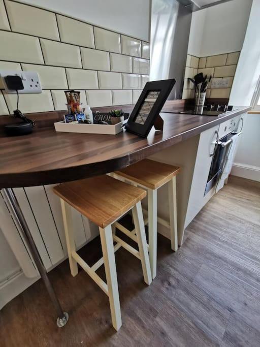 Eldon Row - Stylish Character Apartments - Central Location 1 & 2 Bed Available Dolgellau Ngoại thất bức ảnh