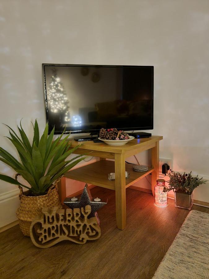 Eldon Row - Stylish Character Apartments - Central Location 1 & 2 Bed Available Dolgellau Ngoại thất bức ảnh